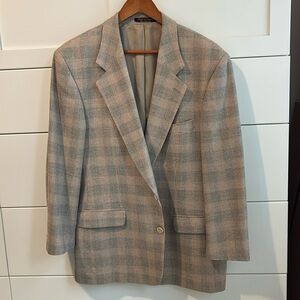 Boardroom collection silk/wool sport coat.
Size 42 R men’s
NWOT
